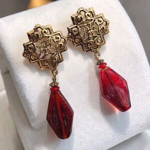 Vtg Ginnie Johansen GJD Medieval Renaissance Style Red Glass Drop Clip Earrings